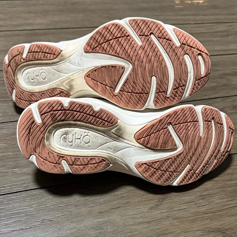 Women’s Ryka Skyrise Water Repellent Athletic Sneakers size 9